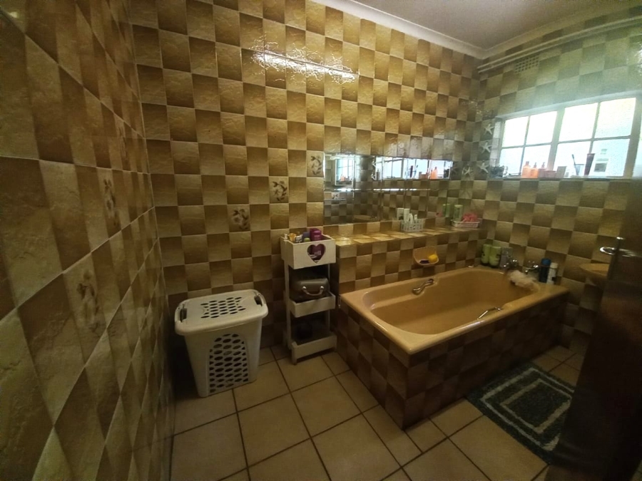 4 Bedroom Property for Sale in Protea Park North West